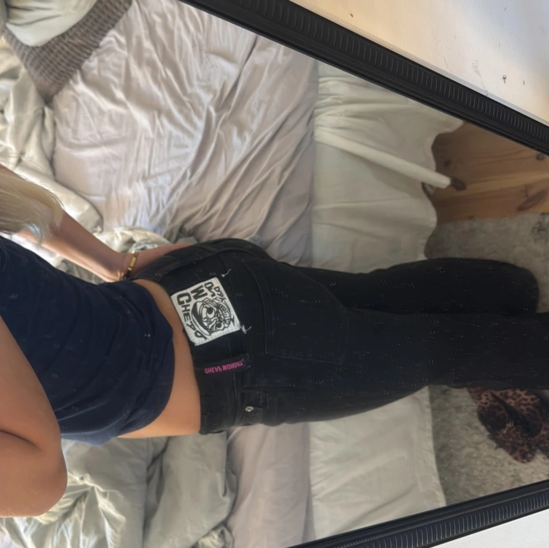 Svarta bootcut jeans från weekday  - 1