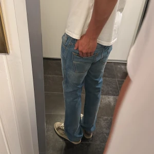 Blå nudie Jeans - Slim Jim, 31/34. Bra skick, cool färg