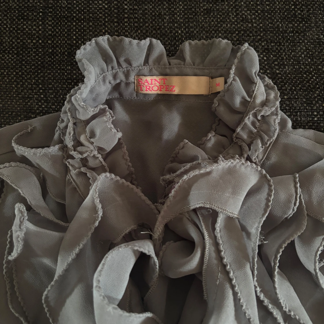 Grå volangblus  - 1