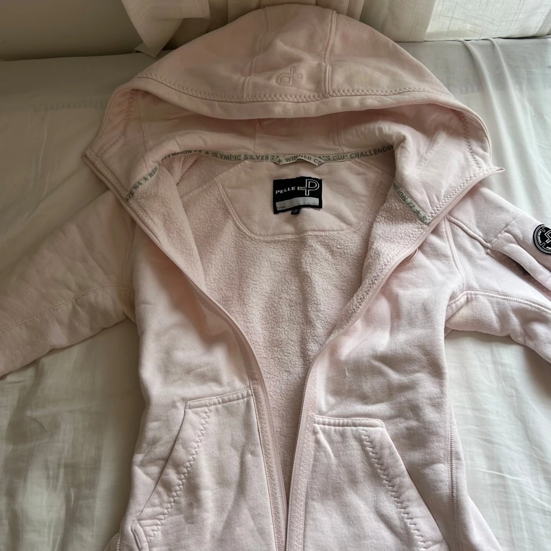 Ljusrosa hoodie från Pelle P - 4