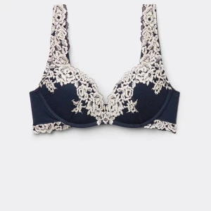 Intimissimi bh 75C - Supersnygg Intimissimi Bh i storlek 75C säljer då den inte kommer till användning tyvärr! 🤍⭐️pris går att diskutera 