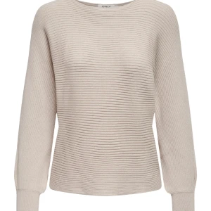 Beige ribbad stickad tröja från ONLY - Säljer en beige stickad tröja från ONLY med ribbad struktur och rund hals. Tröjan har långärmade, lite bredare ärmar och en avslappnad passform som är perfekt för chill dagar. Enkel och stilren design som funkar till jeans eller kjol.