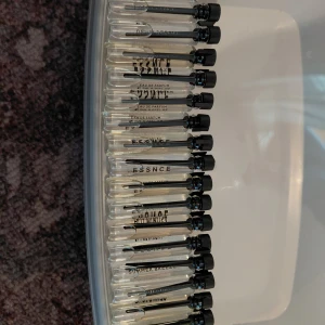 Parfymprover essence  - 19 olika parfymer från essence på 2 ml nypris 45kr styck alla för 350 eller 1 för 30kr kan göra bättre paket pris vid köp sv några.   Enbart luktad på skriv för frågor