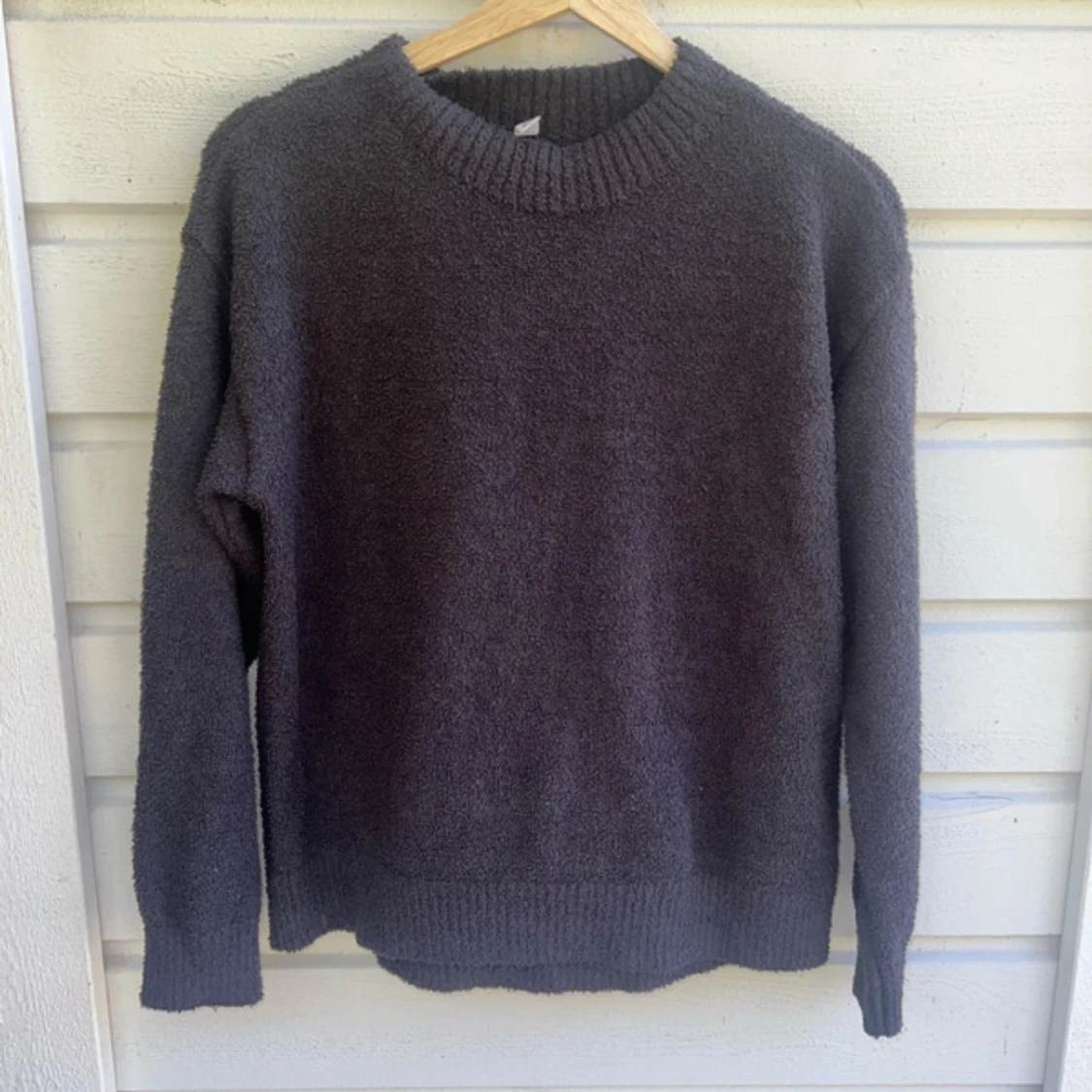 Mörkgrå stickad tröja från Uniqlo