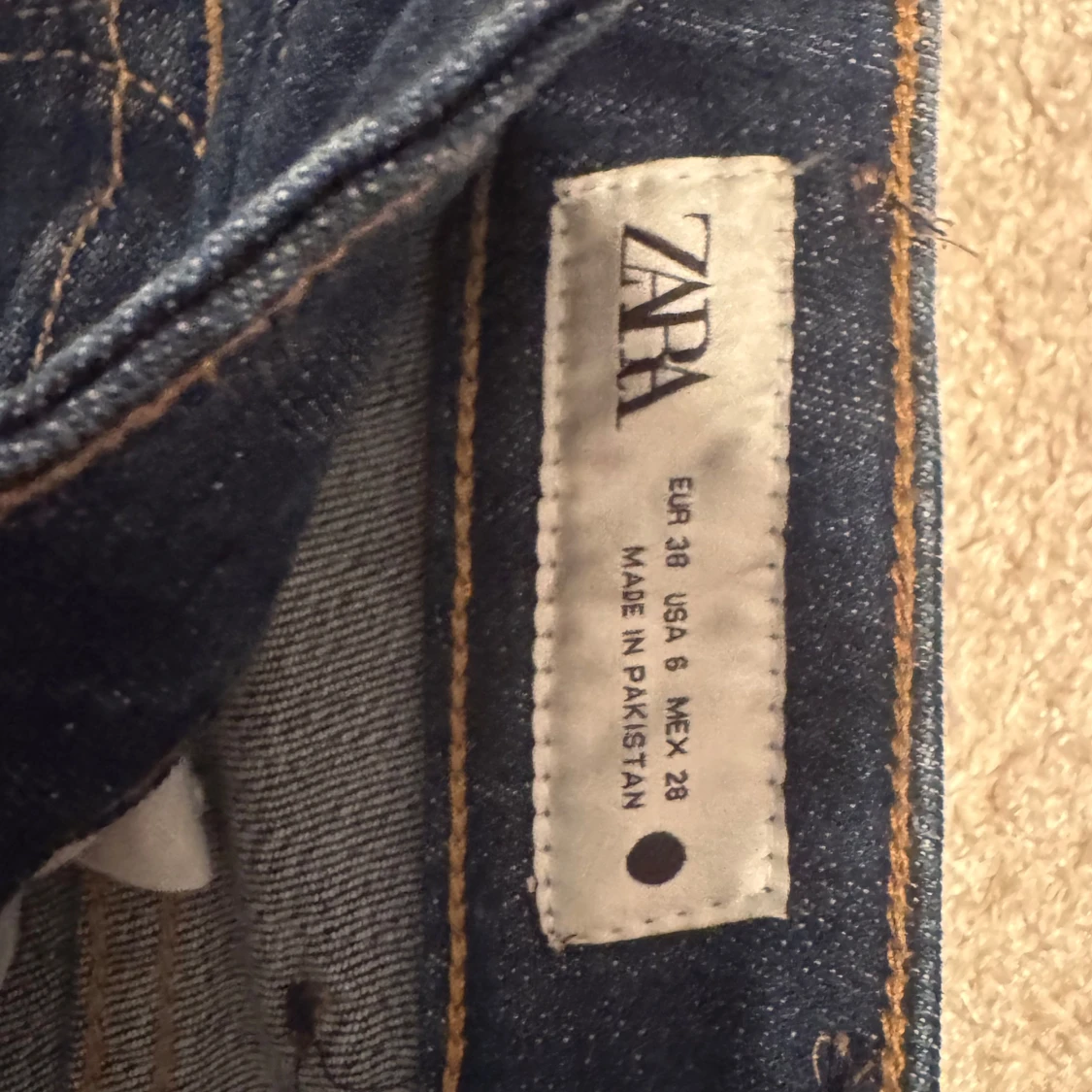 Mörkblå bootcut jeans från Zara - 2