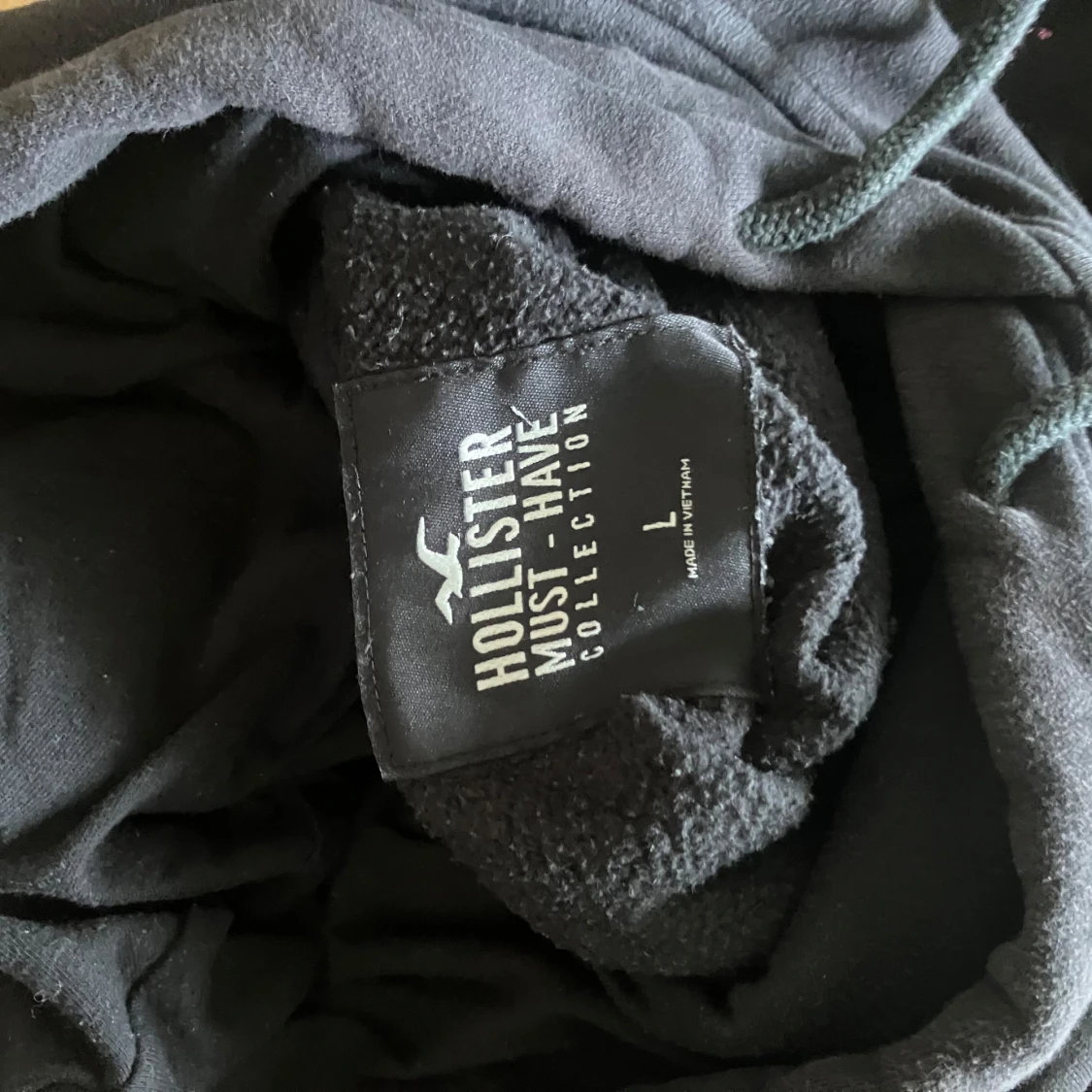 Svart hoodie från Hollister L - 2