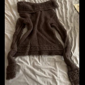 off shoulder stickad topp - jättefin off shoulder topp från mango, använd några gånger men säljer för den sitter tyvärr väldigt tight på mig (kan inte ta flera bilder 😕). storlek M, inga defekter