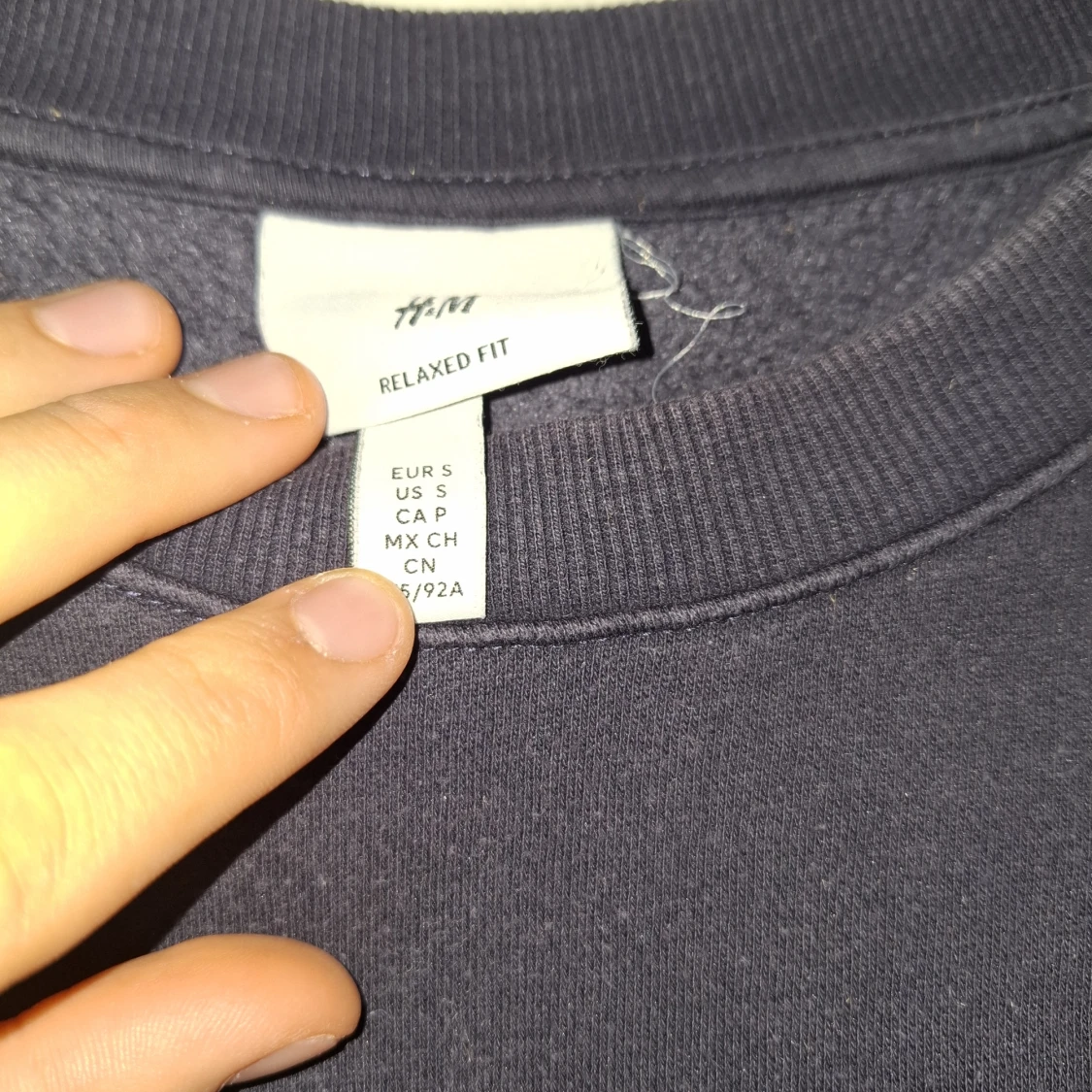 Svart sweatshirt H&M med bergstryck - 2