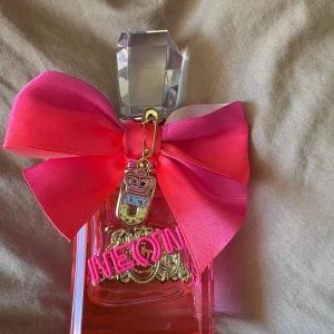 Juicy Couture Viva La Juicy Neon Eau de Parfum - Juicy Couture Viva La Juicy Neon Eau de Parfum🩷 