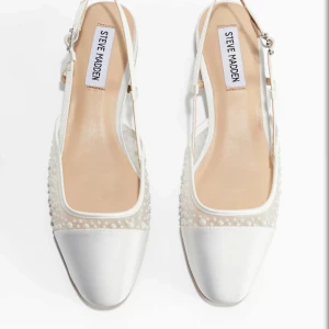 Steve Madden slingbacks - Så snygga skor från Steve Madden köpta för ord pris 1559 kr, slutsålda i nästan alla storlekar❤️ aldrig fått tillfälle att använda dem (helt nya) och lådan finns kvar!