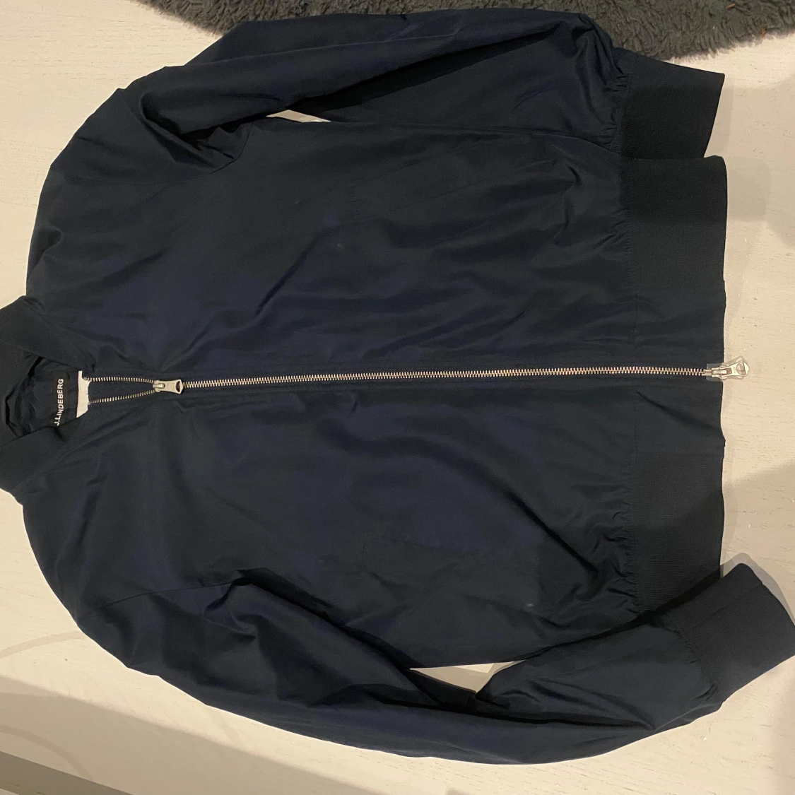 Mörkblå bomberjacka från J.Lindeberg - 1