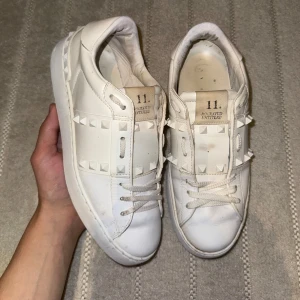 Valentino Open Rockstud Tjejskor - Fint skick och sparsamt använda! Nypris 8000kr! Snabb affär = bättre pris