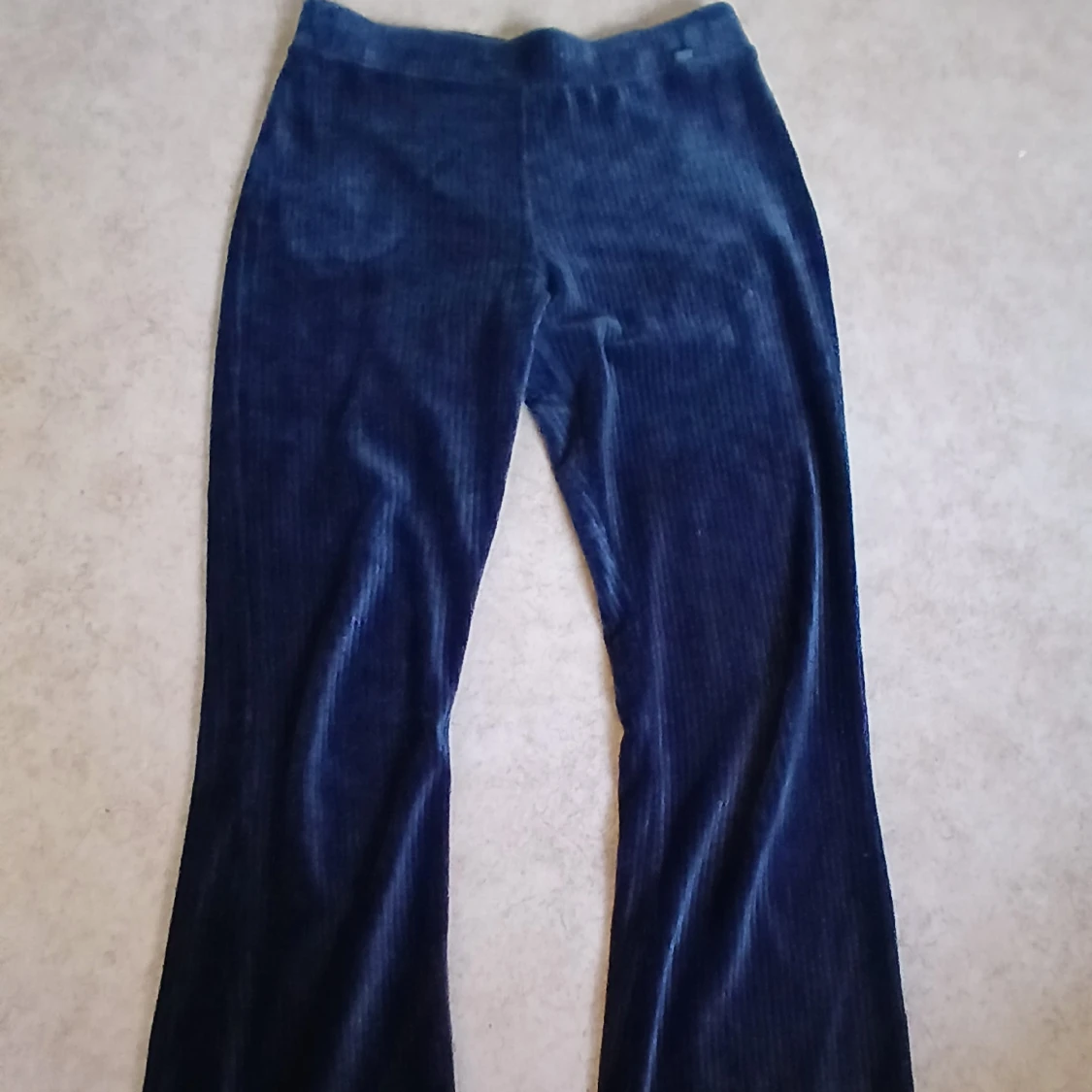 Två par ribbade manchesterbyxor - 1