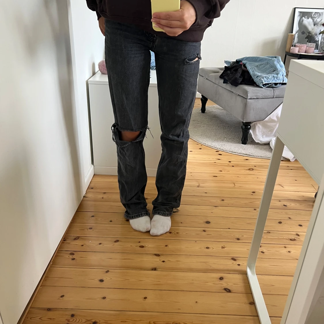 Lågmidjade jeans med hål