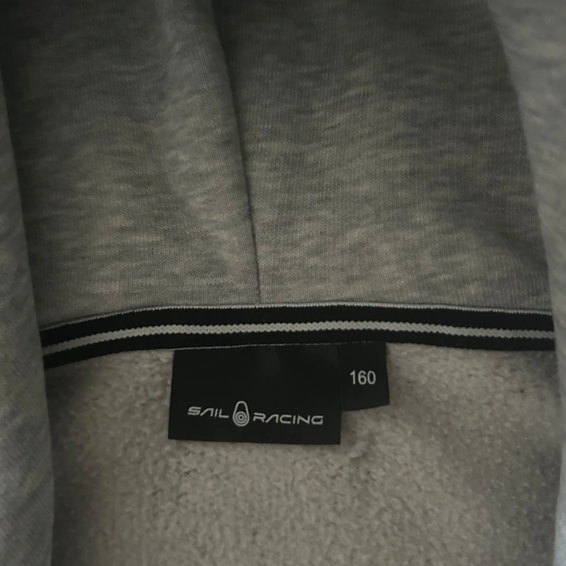 Grå hoodie från Sail Racing med dragkedja - 3