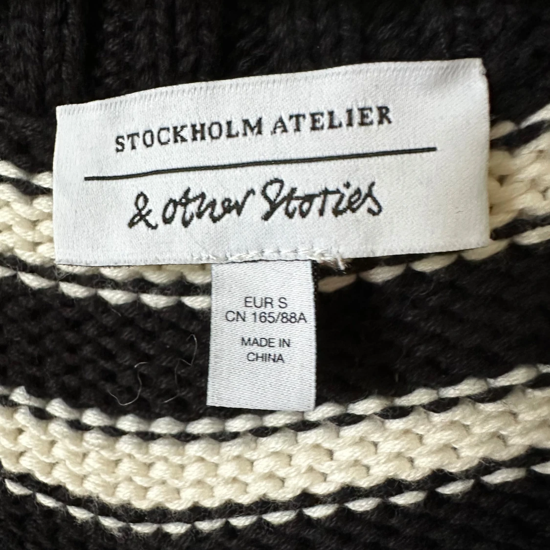 Randig stickad väst från & Other Stories - 2