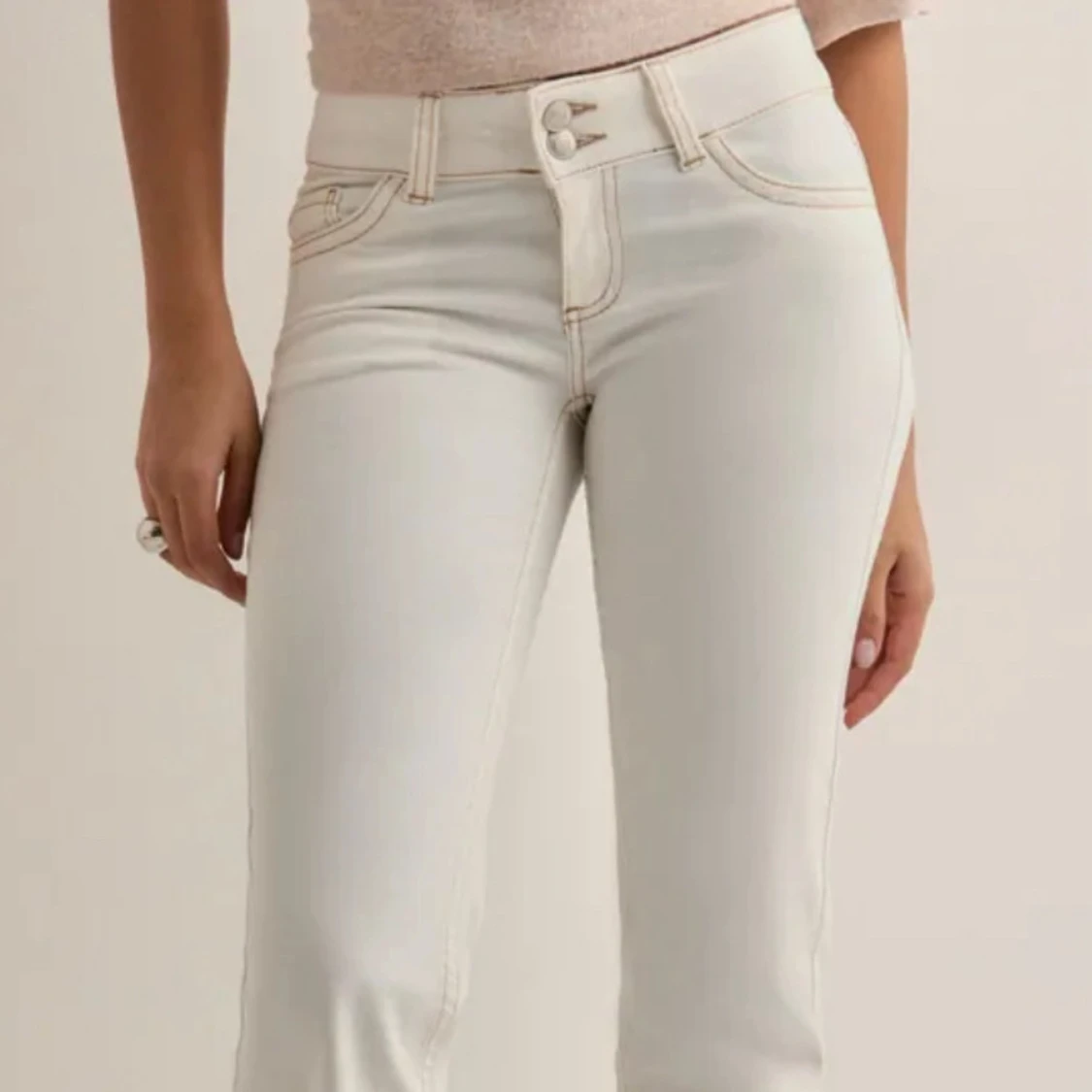 lågmidjade nelly jeans - 3