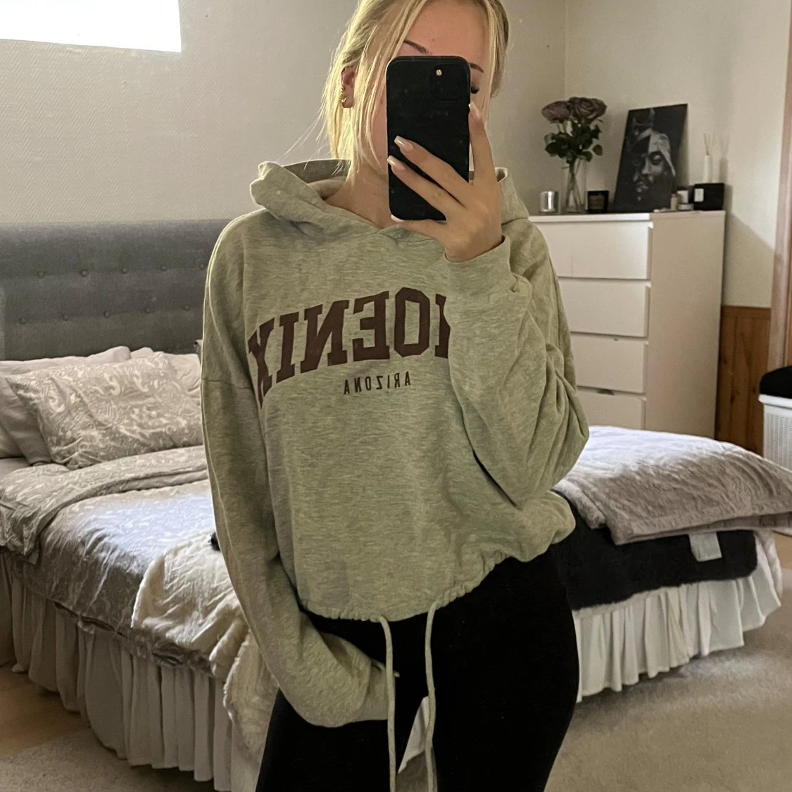 Grå hoodie - 1
