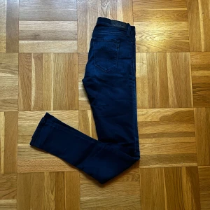Replay skinny jeans - Riktigt sköna replay skinny jeans! Nypris runt 1200kr, vårt pris endast 499kr! Hojta till om ni har frågor eller funderingar!