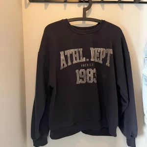 Sweatshirt från gina tricot - Sweatshirt från gina tricot