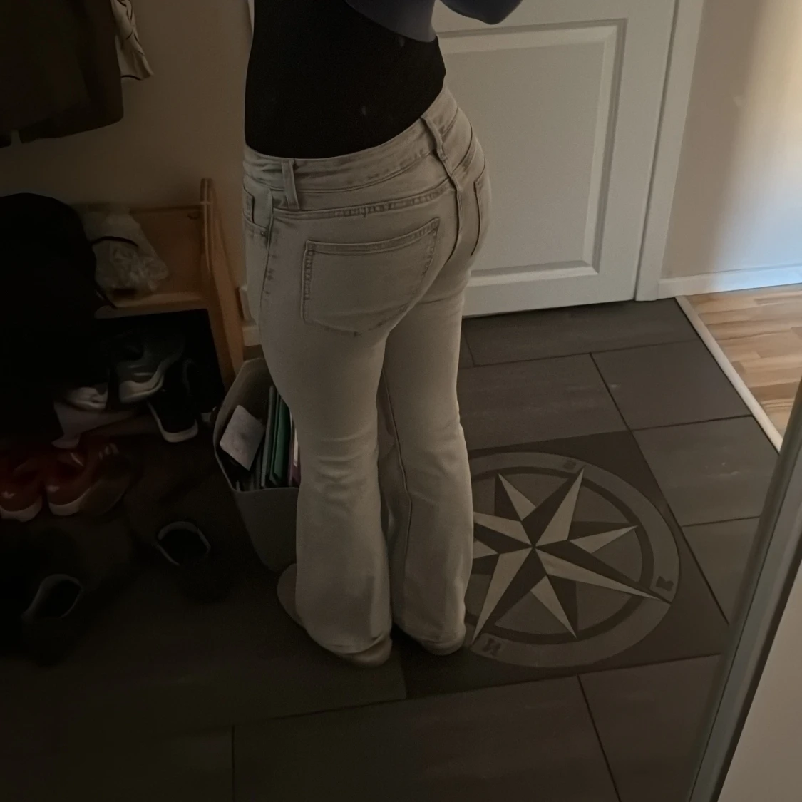 Ljusgråa lågmidjade jeans - 1