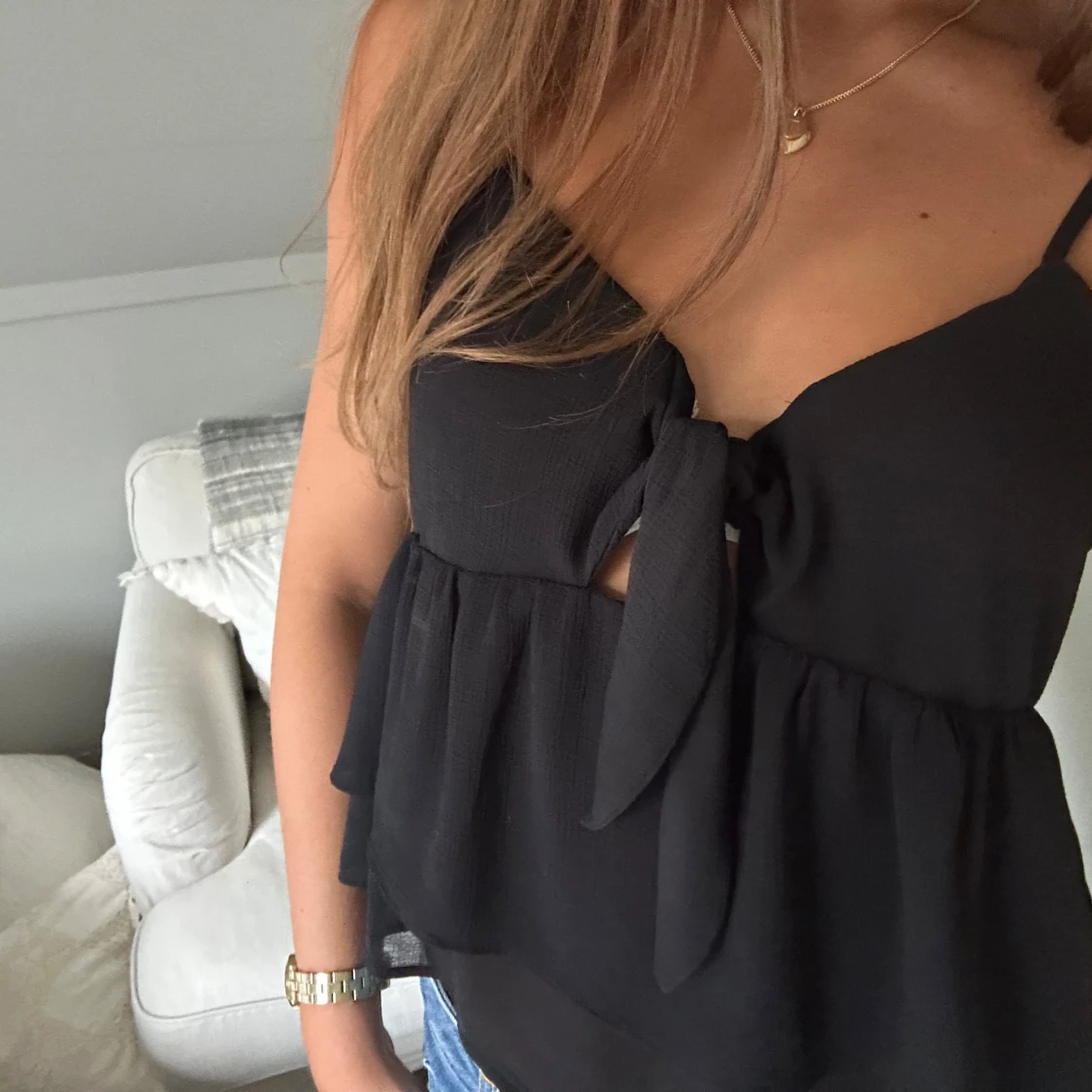 Svart linnetopp med knyt fram - 3