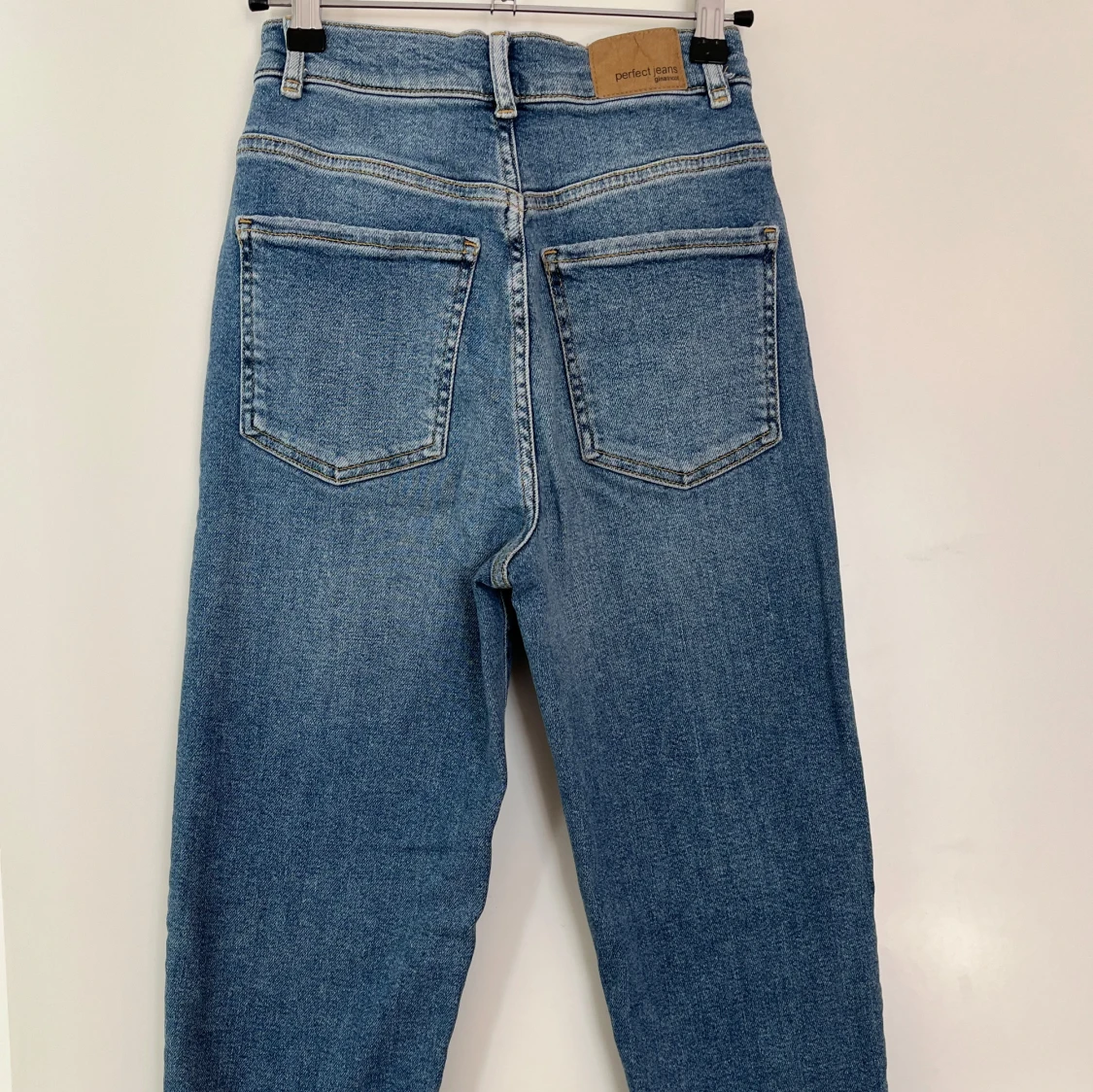 Blå jeans från Gina Tricot - 3