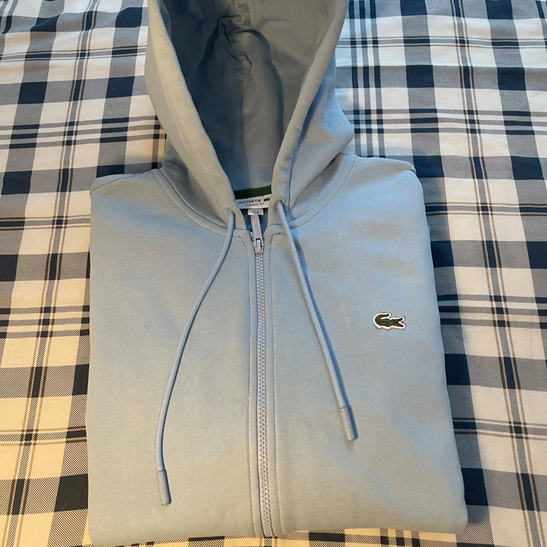 Ljusblå hoodie från Lacoste - 2