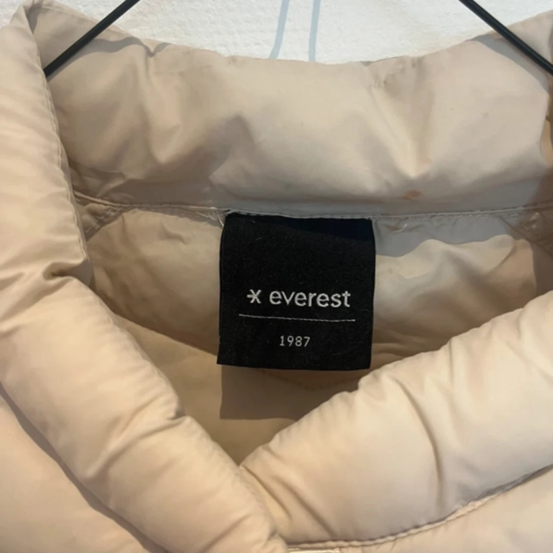 Krämvit  dunjacka från Everest - 1