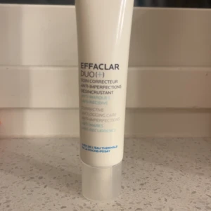 Effaclar Duo(+) från La Roche-Posay - Passade tyvärr ej min hudtyp. Svårt att säga hur mkt som är kvar då man inte ser men borde vara minst 50% då den ej är använd så mkt