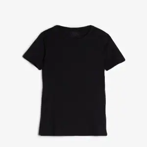 Såå fin svart t-shirt från Intimissimi. Den är i bra skick utan defekter!🙌🏼
