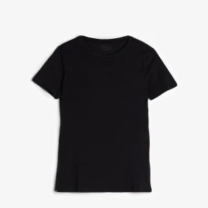 Intimissimi tröja - Såå fin svart t-shirt från Intimissimi. Den är i bra skick utan defekter!🙌🏼