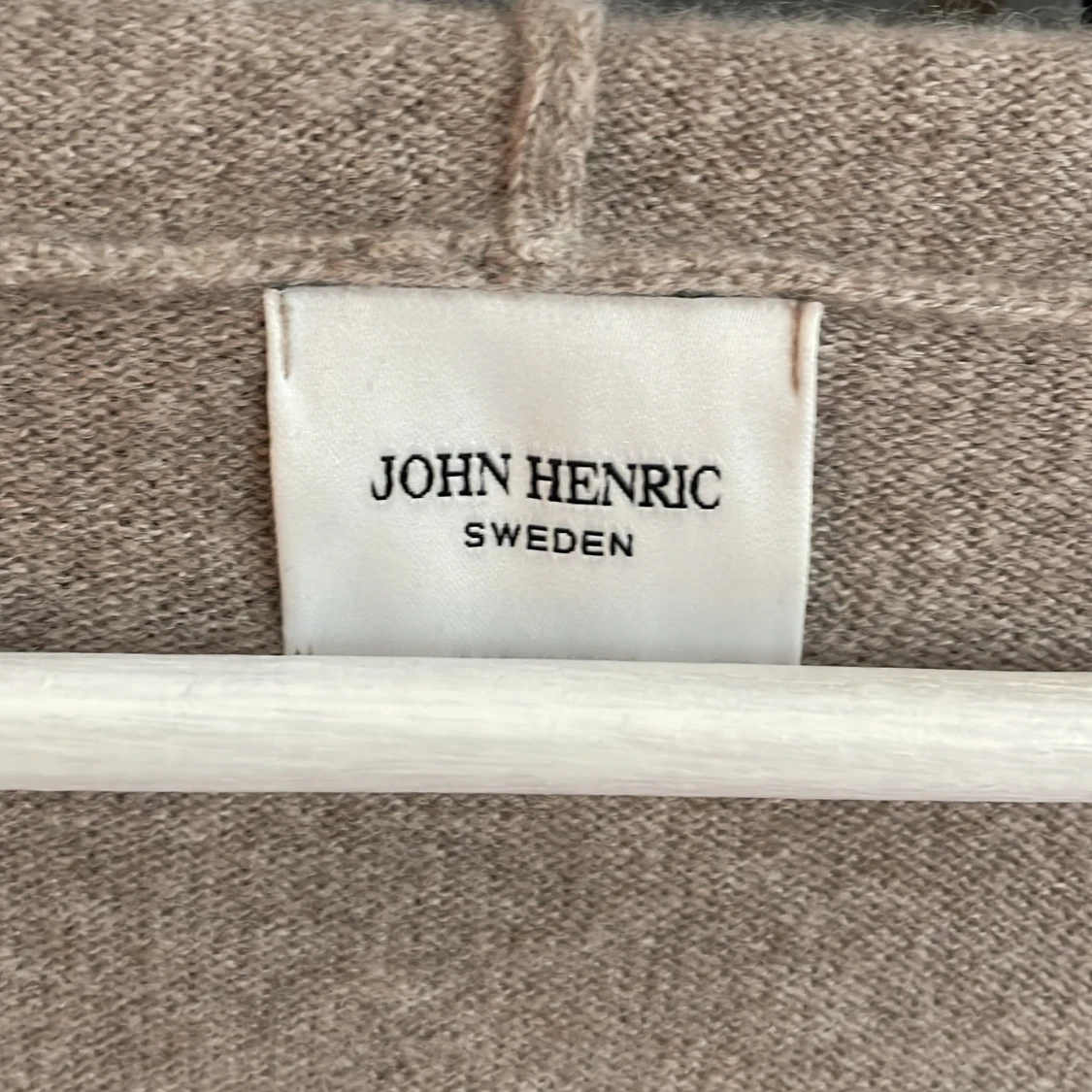 Beige hoodie från John Henric - 3