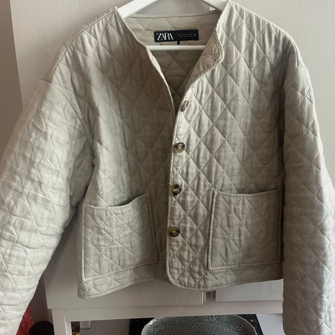 Beige quiltad jacka från Zara - 2