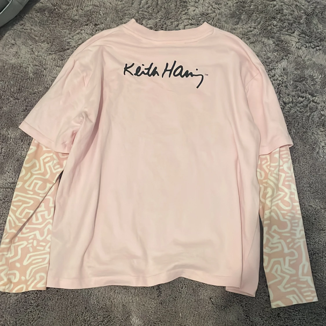 Rosa långärmad tröja med Keith Haring-design - 1