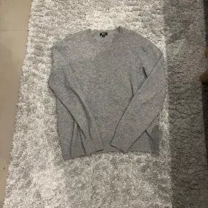 - Grå 100% kashmir tröja från Uniqlo - Storlek M sitter som S - Skick 9/10 