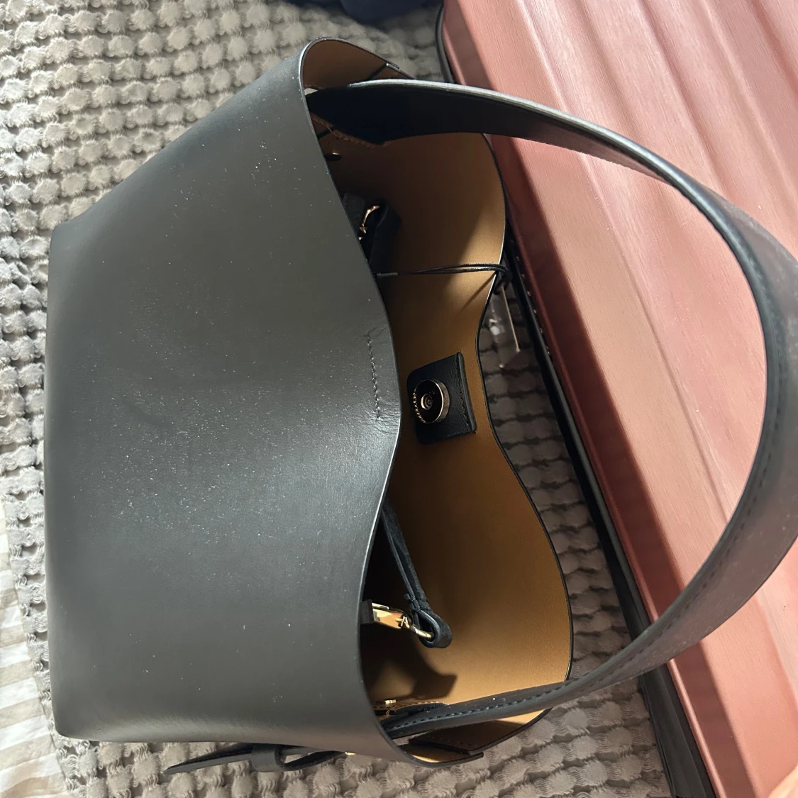 Svart handväska från Second Female - 3