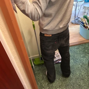 Levi’s 505 - Ett par Levi’s 505. Regular fit. W32 L32. Hör av er ifall ni har några frågor!