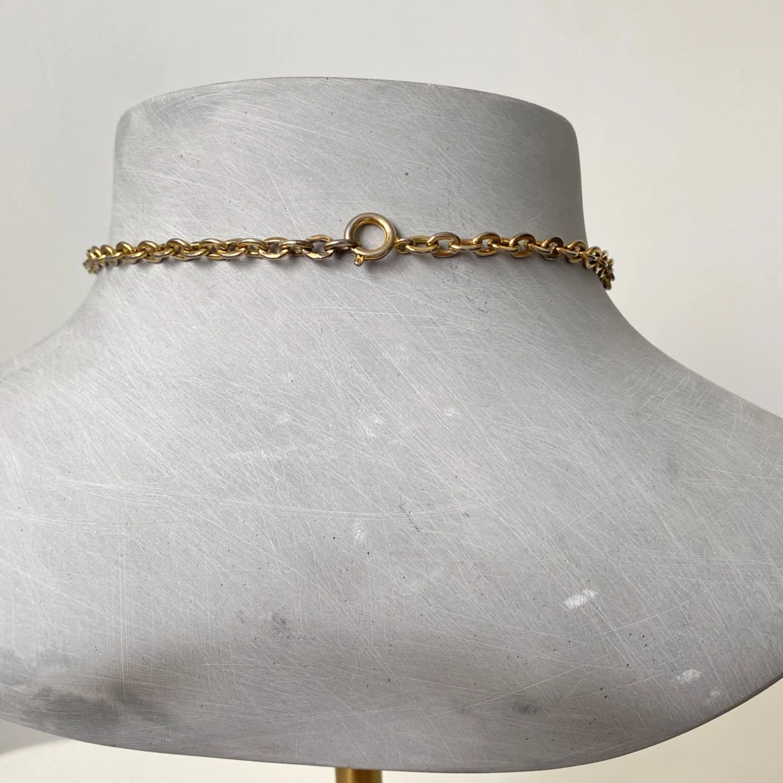 Guldhalsband med orange hänge - 2