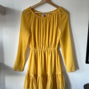 Gul klänning - Klänning perfekt till påsk eller sommaren.