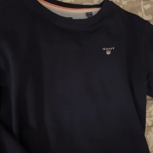Mörkblå tröja från GANT - Storlek 170 men sitter som en xs/s. Väldigt lite använd