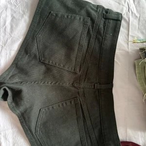 Lågmidjade jeans shorts - Snygga lowwaist jeans shorts, knappt använda