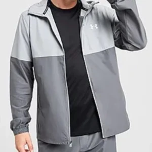 Under Armour jacka vanish - Säljer en stilren under armour jacka då den är rätt så stor på mig. Om man är tjej och vill köpa så går det att vicka upp den, då blir den skit snygg.