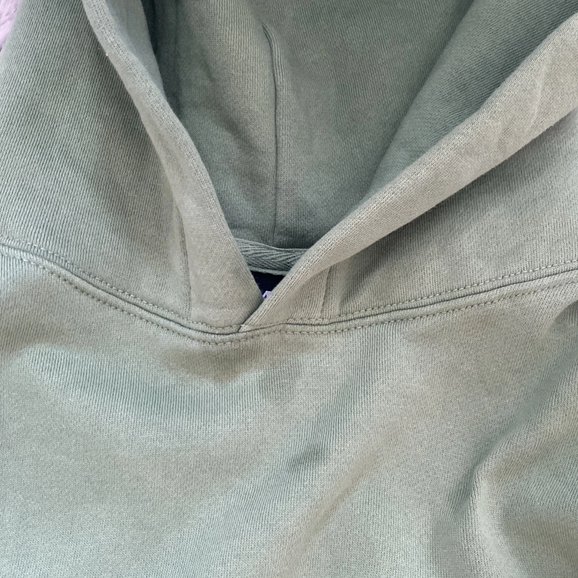 Grön hoodie med tryck från Pegador - 1