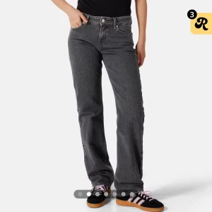 Snygga jeans från junkyard - Low waist jeans från junkyard. 