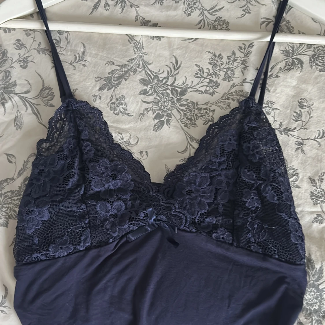 Mörkblå spetslinne - 2