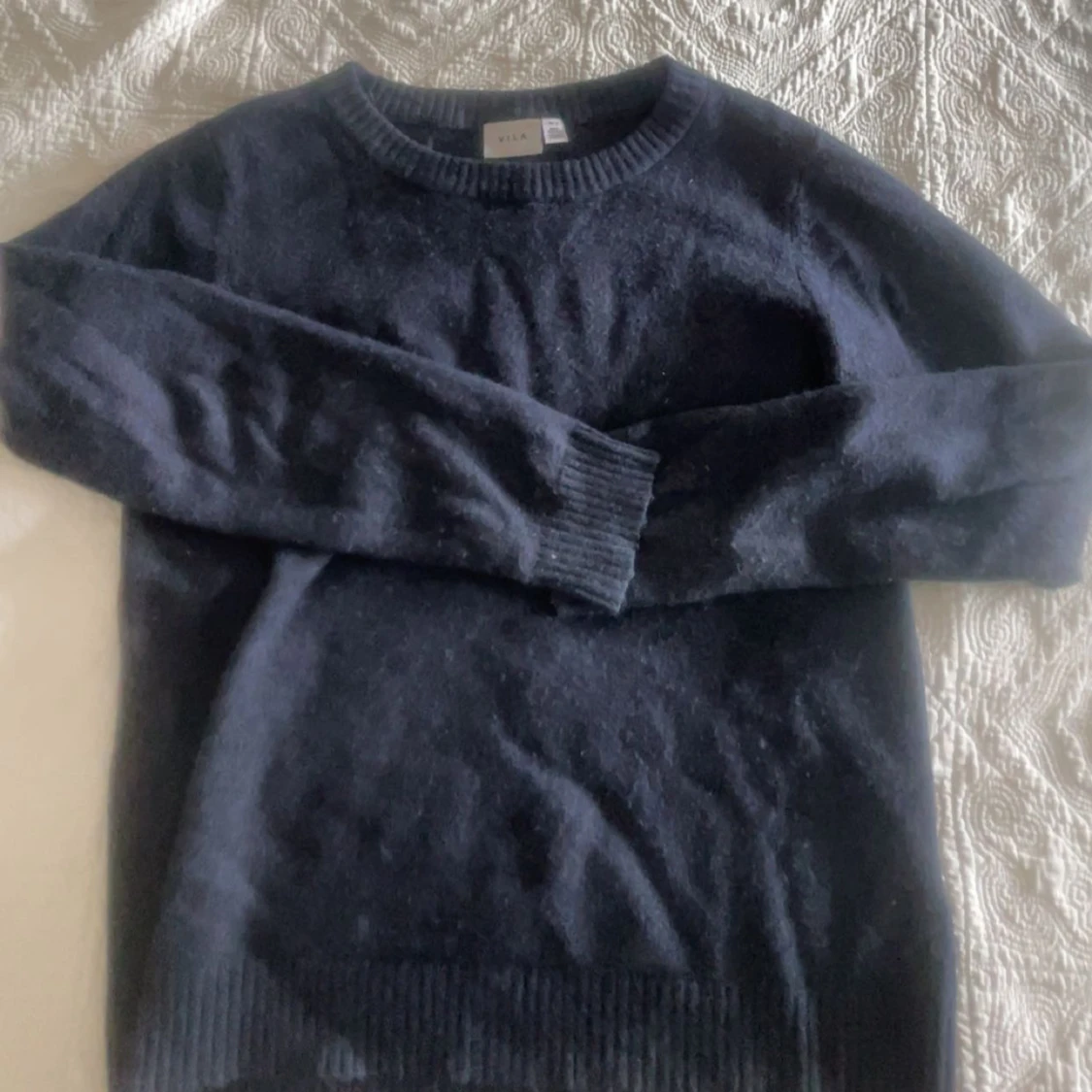 Mörkblå stickad tröja från Vila - 2