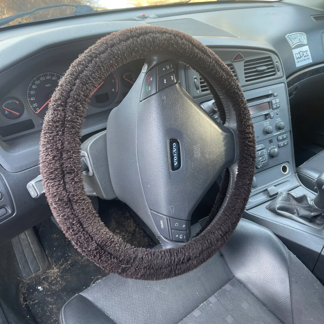 Brun rattmuff i plysch