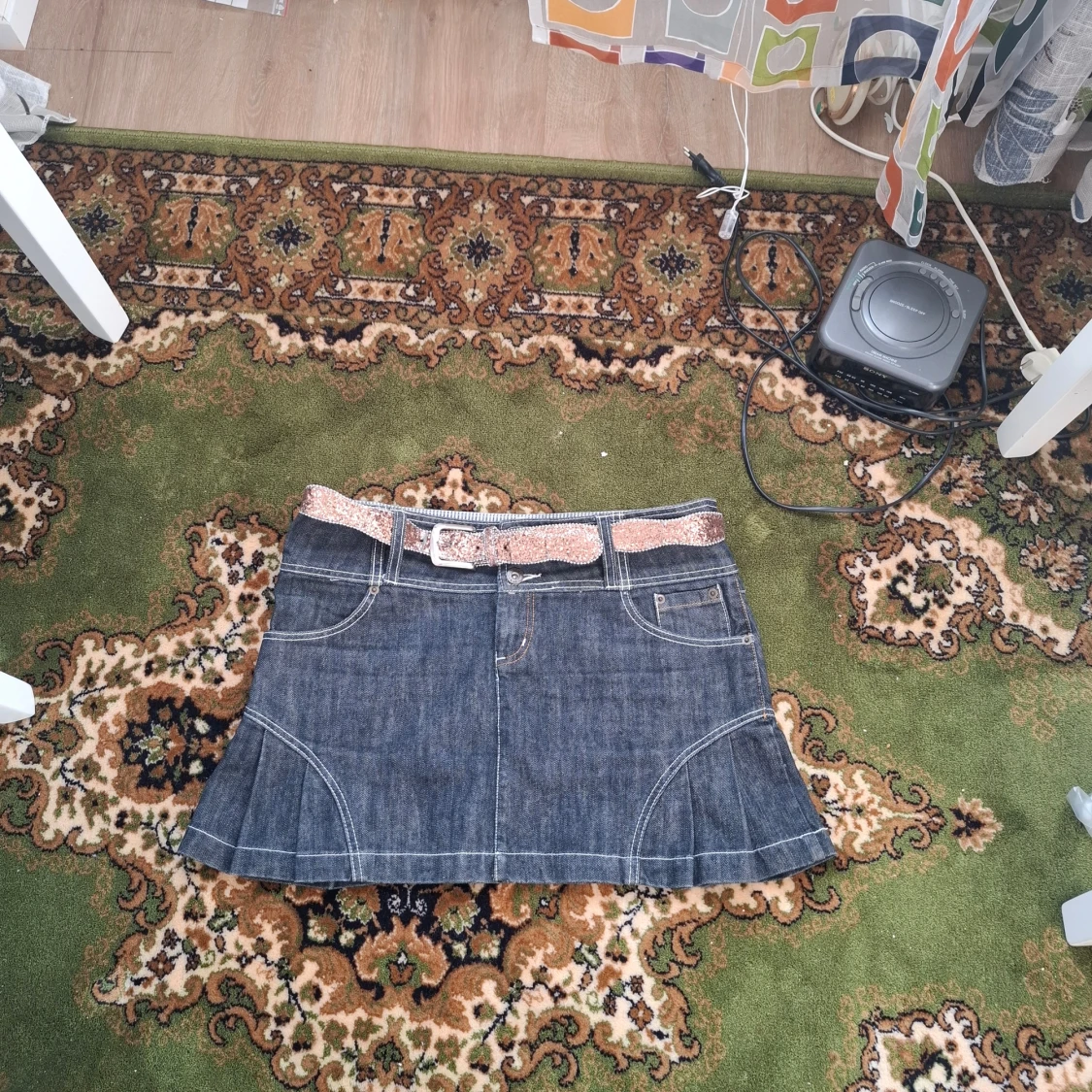 Jeanskjol med glittrigt bälte - 1