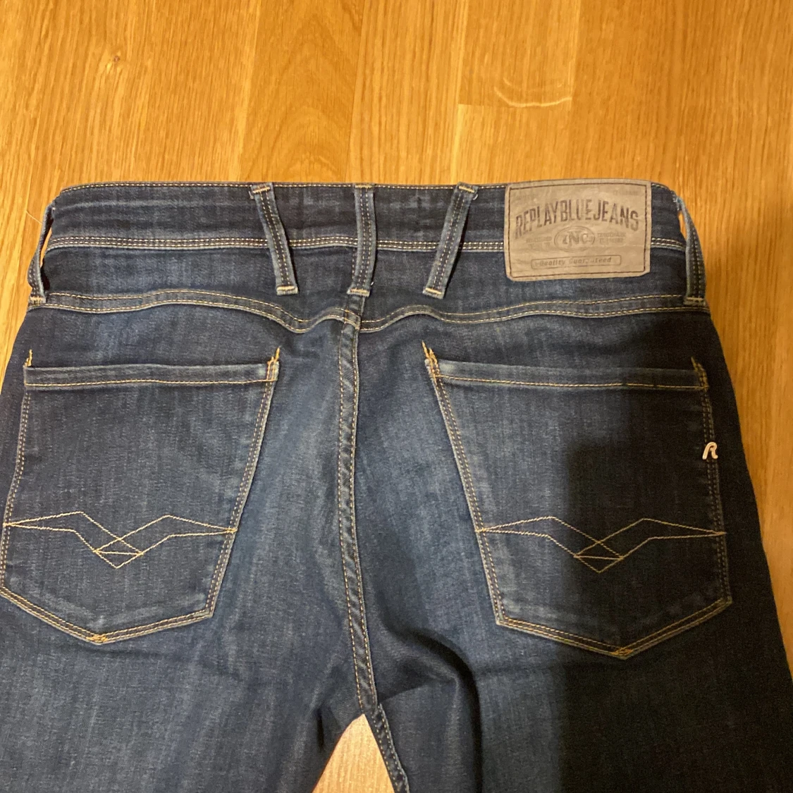 Mörkblå jeans från Replay - 2